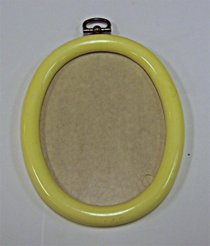 5\"X3 3/4\" Oval Plastic Frame
